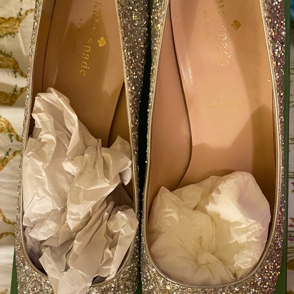 GLAMOUR! Iconic silver glitter Dolores pumps from Kate Spade. Best shoe EVER - Picture 5 of 13